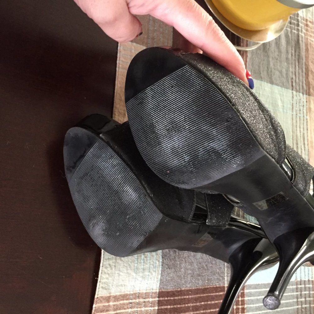 shoes - Picture 2 of 2